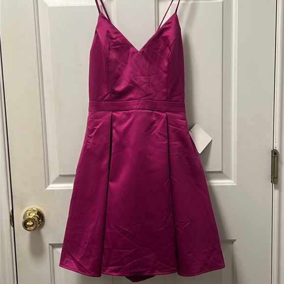Lulus Dresses & Skirts - NWT Lulus Fully Lined Dress Size Large